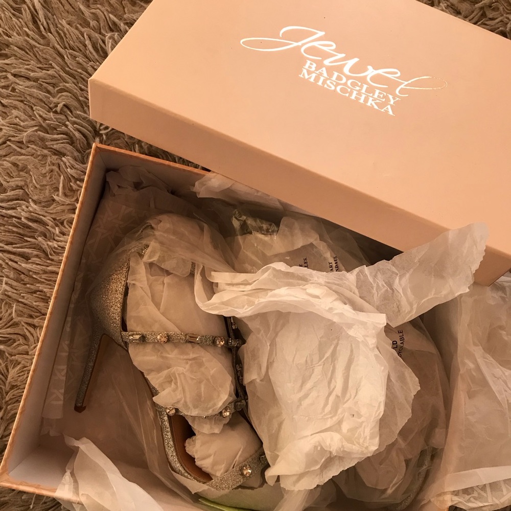 💗HP💗 Jewel Badgley Mischka Adela silver heels - Picture 5 of 5
